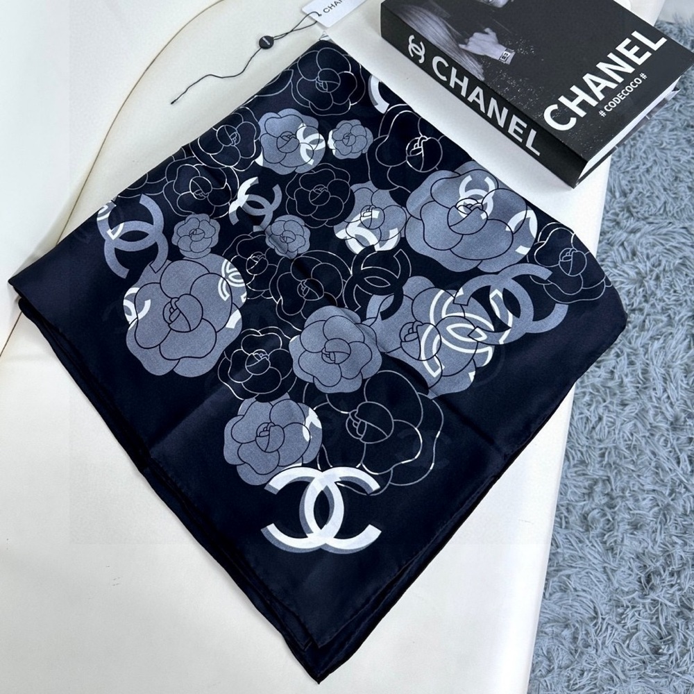 Chanel Peony Pattern Scarf - Picture 5 of 6
